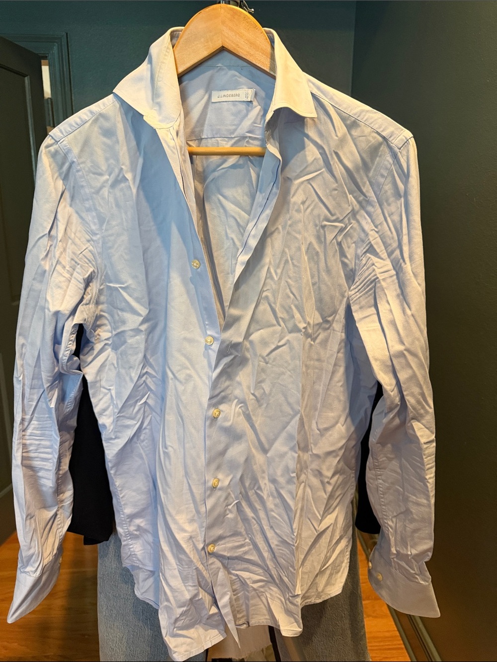 Men’s dress shirt 
Size 40 / 15 3/4